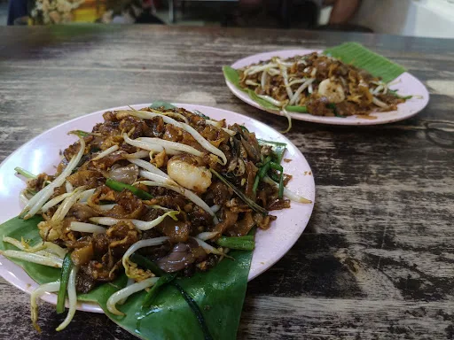 Ming Qing Charcoal Duck Egg Char Koay Teow — signature dish