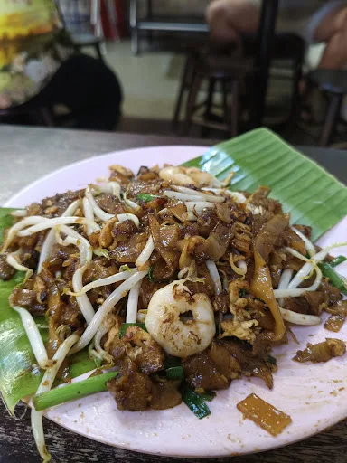 Ming Qing Charcoal Duck Egg Char Koay Teow — signature dish