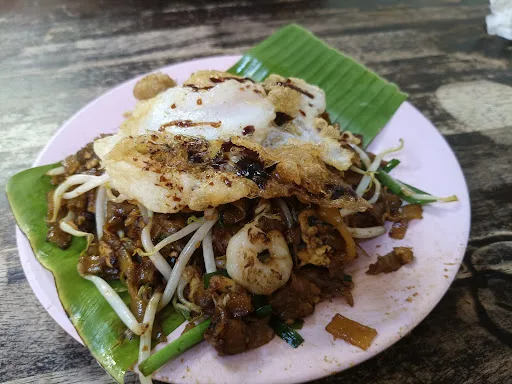 Ming Qing Charcoal Duck Egg Char Koay Teow — signature dish