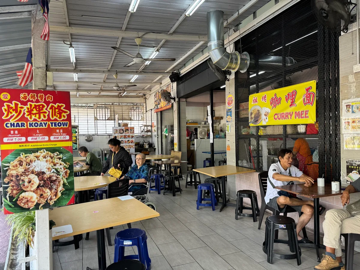ML Coffee House Char Bee Hoon — interior