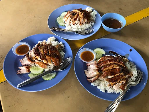 Mount Erskine Ah Siang chicken rice — signature dish