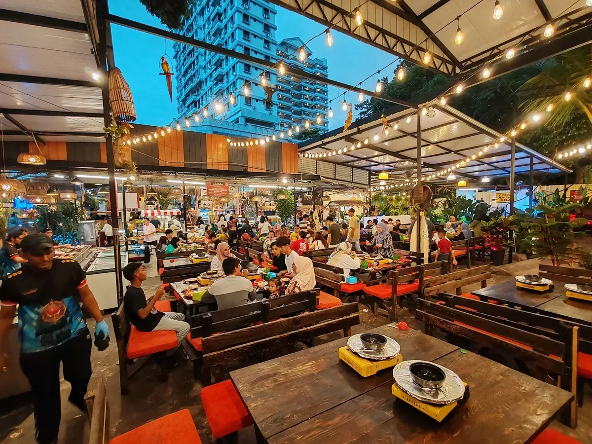 Mr. Boat Steamboat & Grill penang — interior