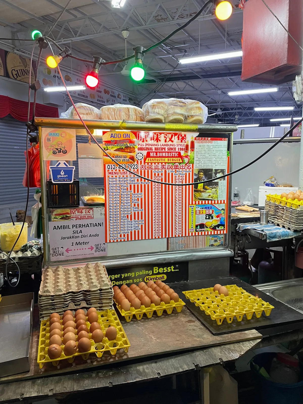 Mr Bombastic Burger — interior