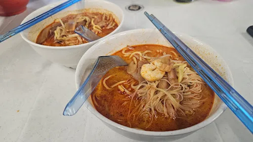 Mt Erskine Night Curry Mee — signature dish