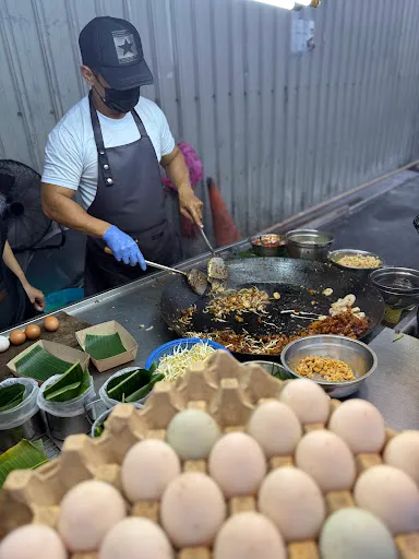 Muscle Man Char Koay Kak — exterior