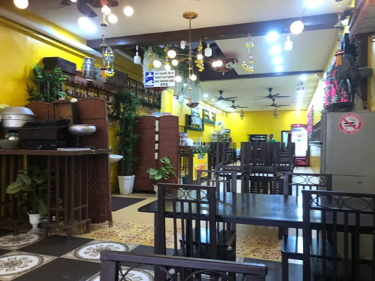 Muthu Banana Leaf Restaurant — interior