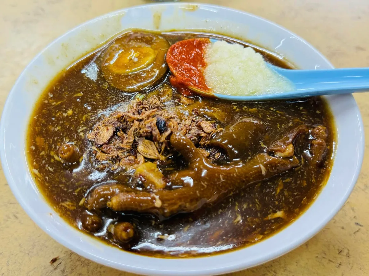 Loh mee with egg and chilli
