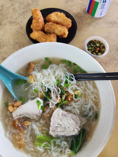 南增鱼头米粉 Nan Zeng Fish Head Bee Hoon — signature dish