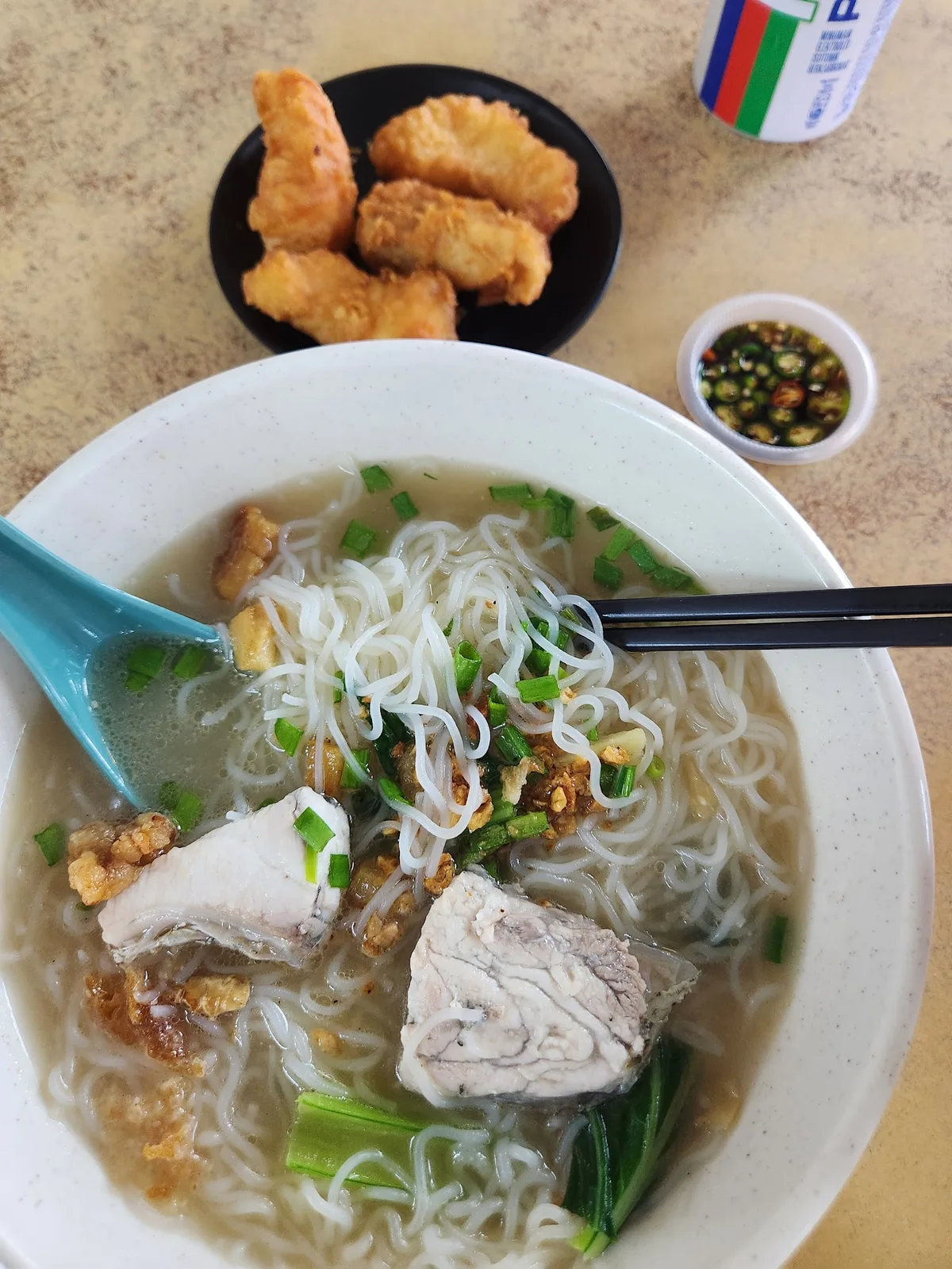 南增鱼头米粉 Nan Zeng Fish Head Bee Hoon — signature dish