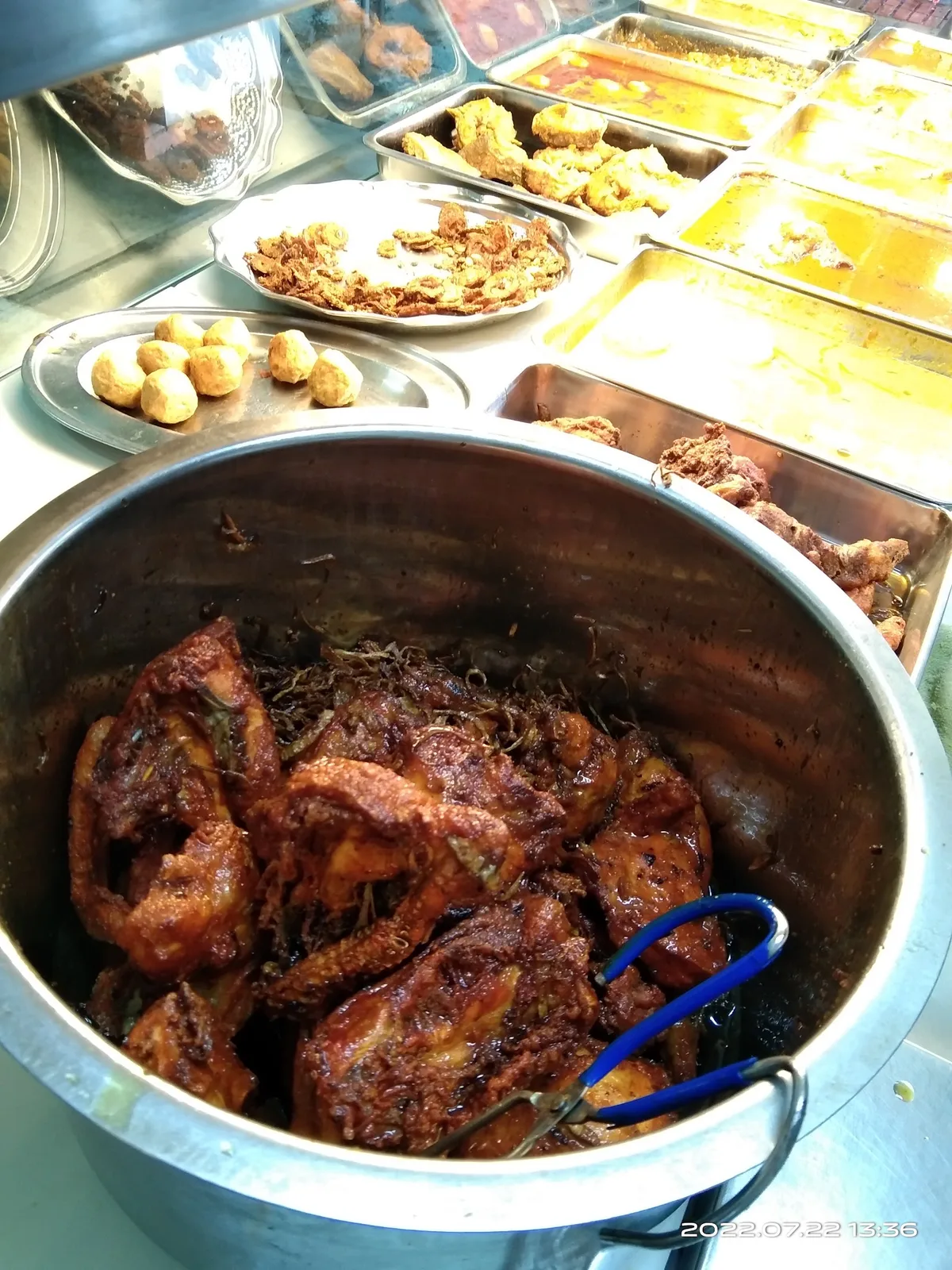 Pot of ayam bawang at the counter