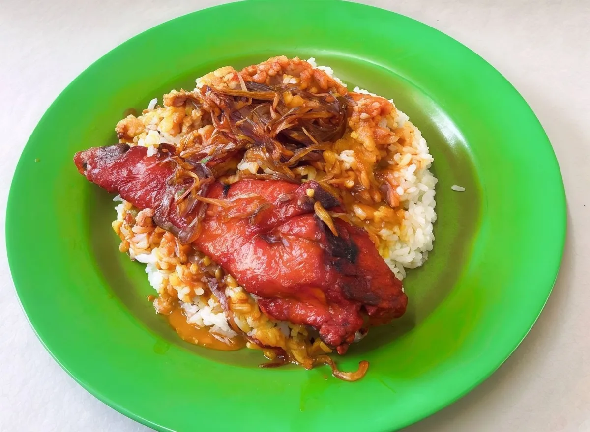 Fried chicken with onions on rice
