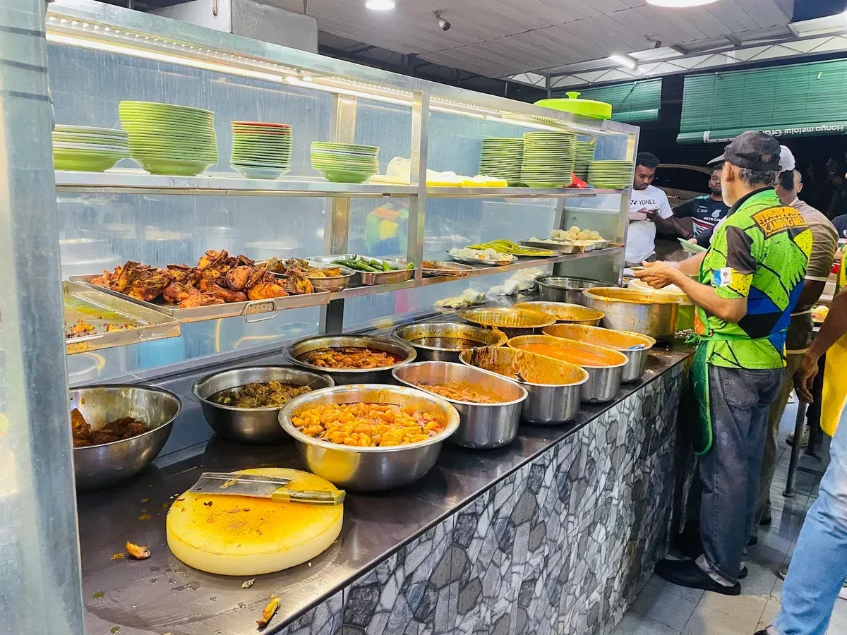 Nasi Kandar Kampung Melayu — interior