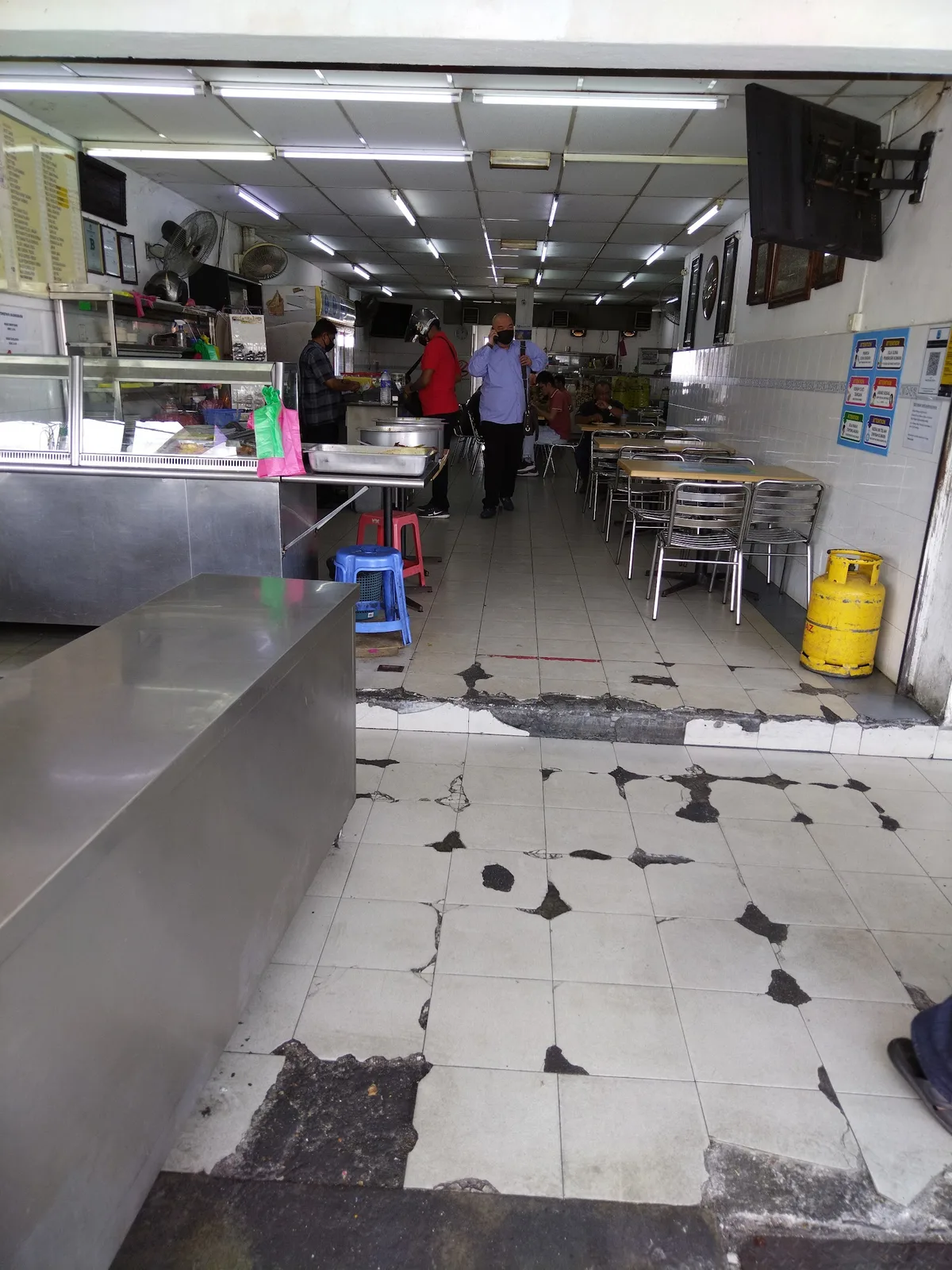 Nasi Kandar Nana Murtabak — interior