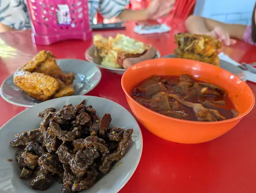 Nasi Lemak Berlauk Hasanah Dan Nasi Campur Laila — dish
