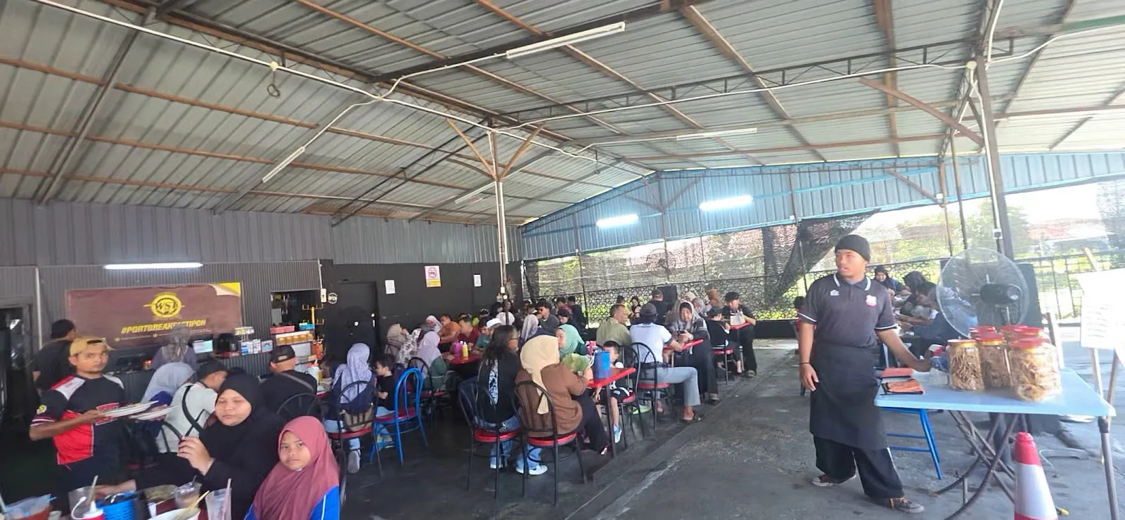 Nasi Lemak Kukus Warung Sungai Tapah — interior