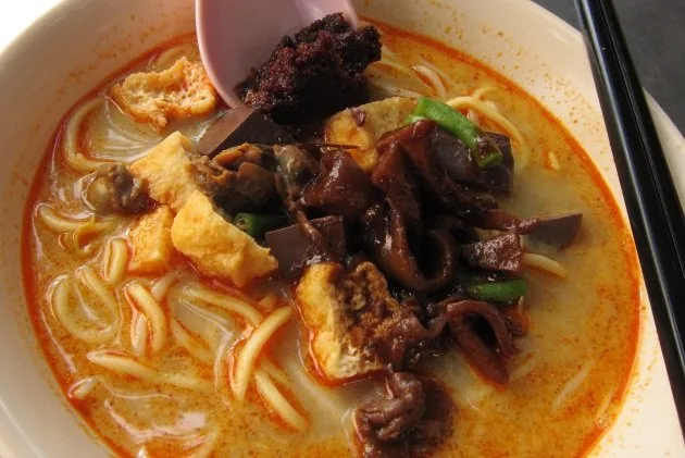 Lam mee with braised meat and tofu