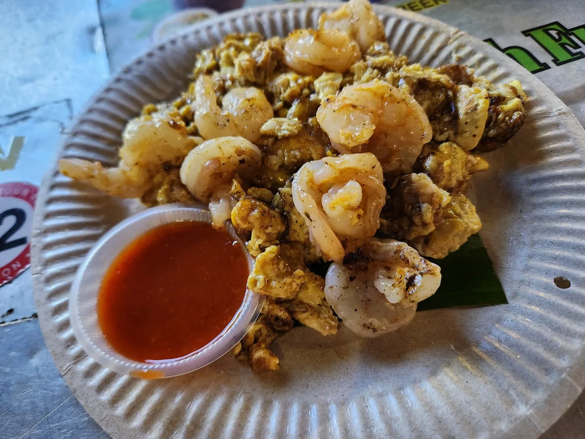 Fried prawn omelette