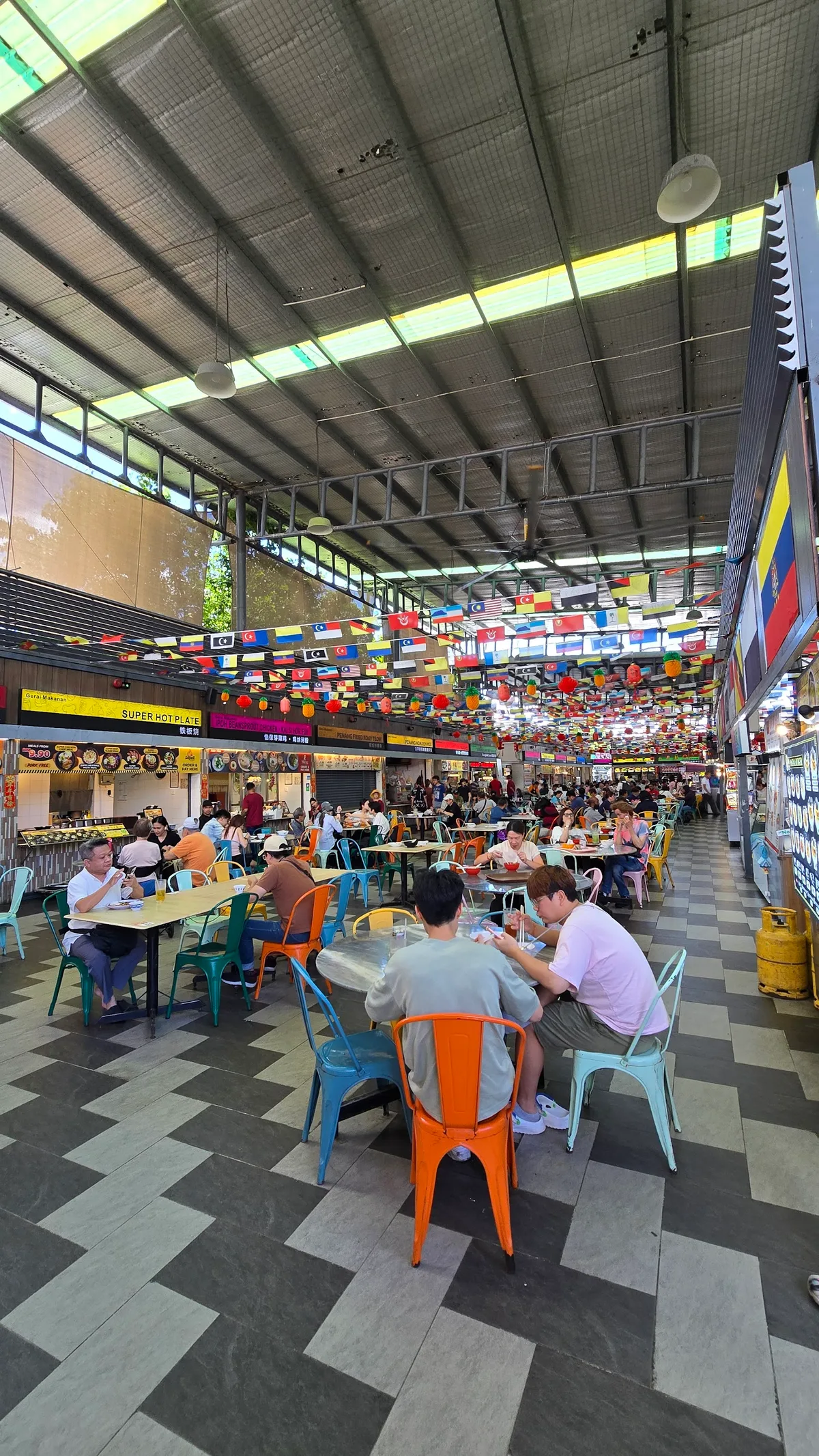 New World Park Prawn Mee — interior
