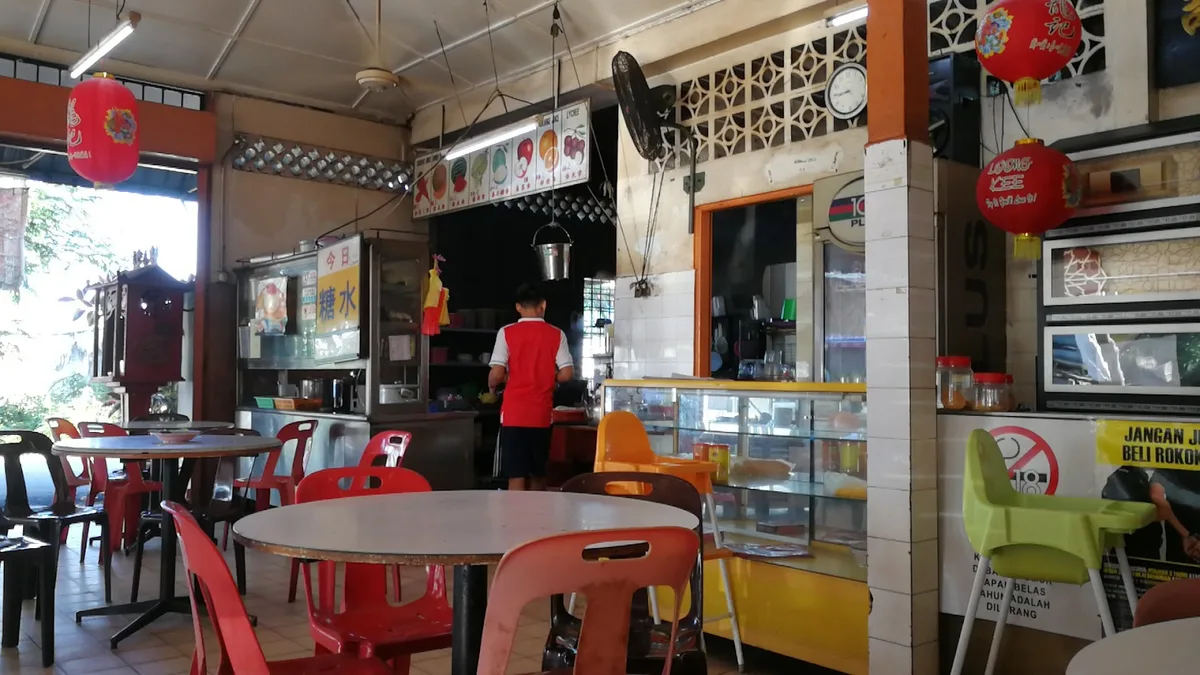 Ngan Woh Coffee Shop — interior