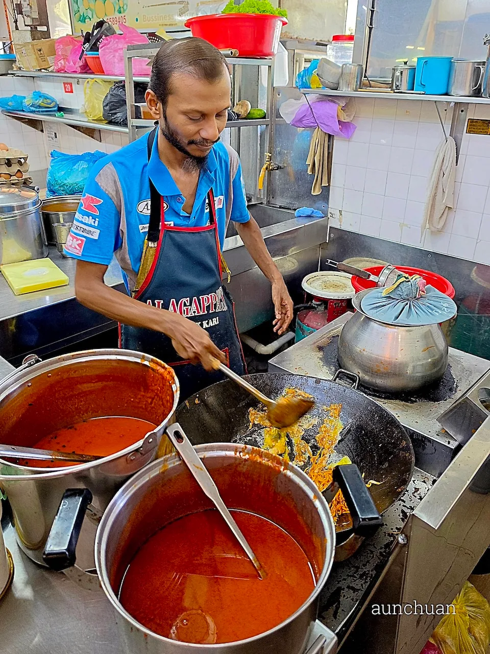 No.30 Mee Rebus Batu Lanchang — cook at the wok beside the gravy pots
