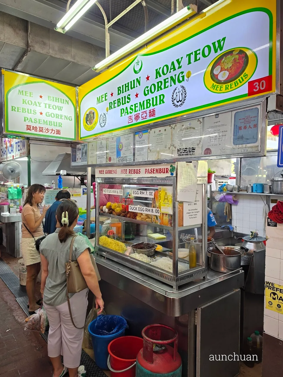No.30 Mee Rebus Batu Lanchang — stall signboard reading Mee Bihun Koay Teow Rebus Goreng Pasembur, stall number 30