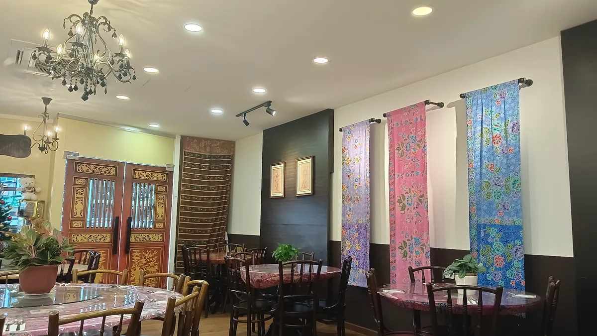 Nyonya Willow — interior