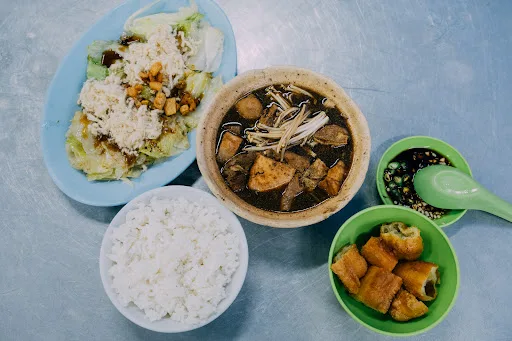 老青屋明记肉骨茶 Old Green House Beng Kee Bak Kut Teh — signature dish
