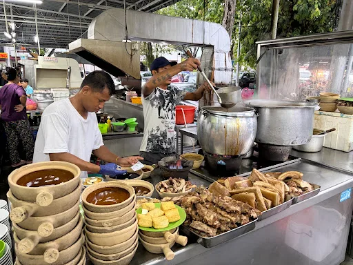 老青屋明记肉骨茶 Old Green House Beng Kee Bak Kut Teh — signature dish
