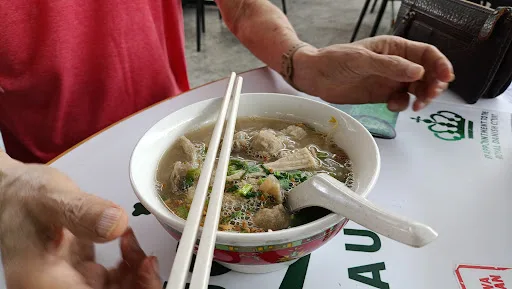 Old Winston Coffee Garden Kwang Beef Noodle — signature dish