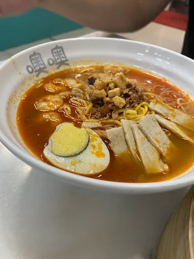 OO White Coffee Cafe Beef Noodles — dish