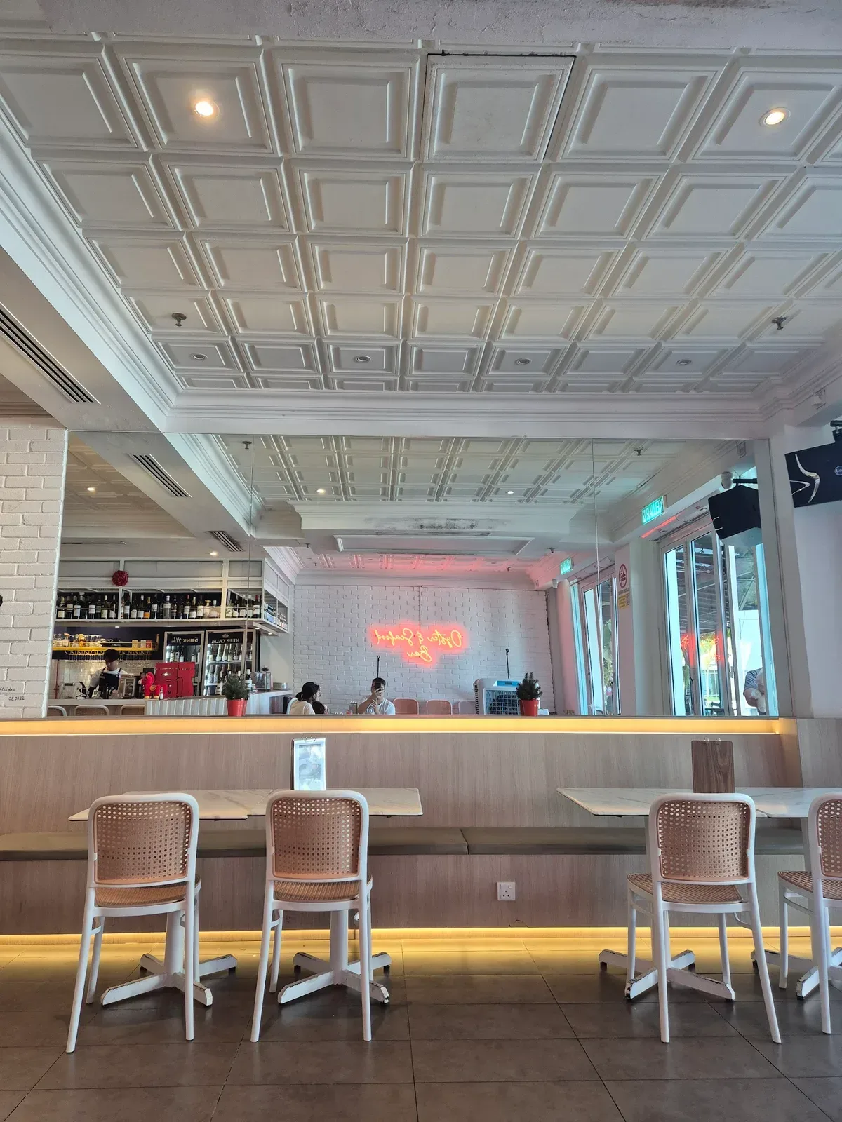 Oyster N Seafood Bar - by the Quay — interior