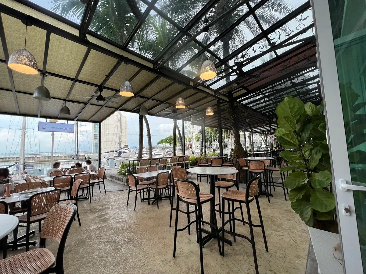 Oyster N Seafood Bar - by the Quay — interior