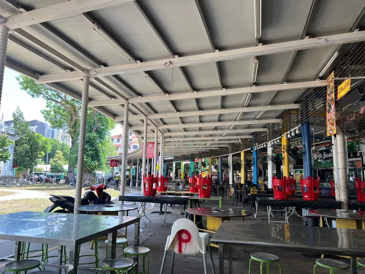 Padang Brown Laksa (Jalan Johor) — interior