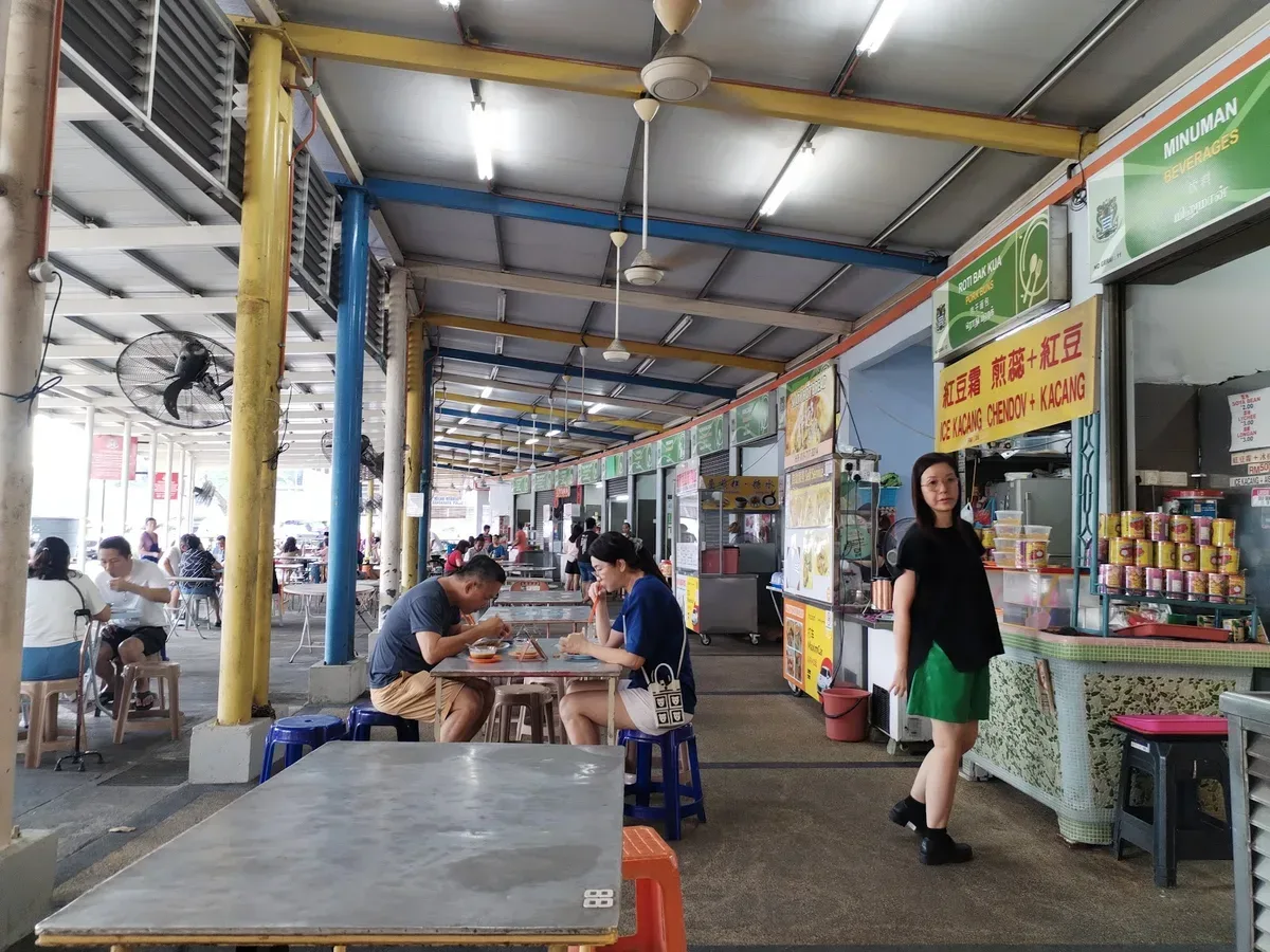 Padang Brown Laksa (Jalan Johor) — interior