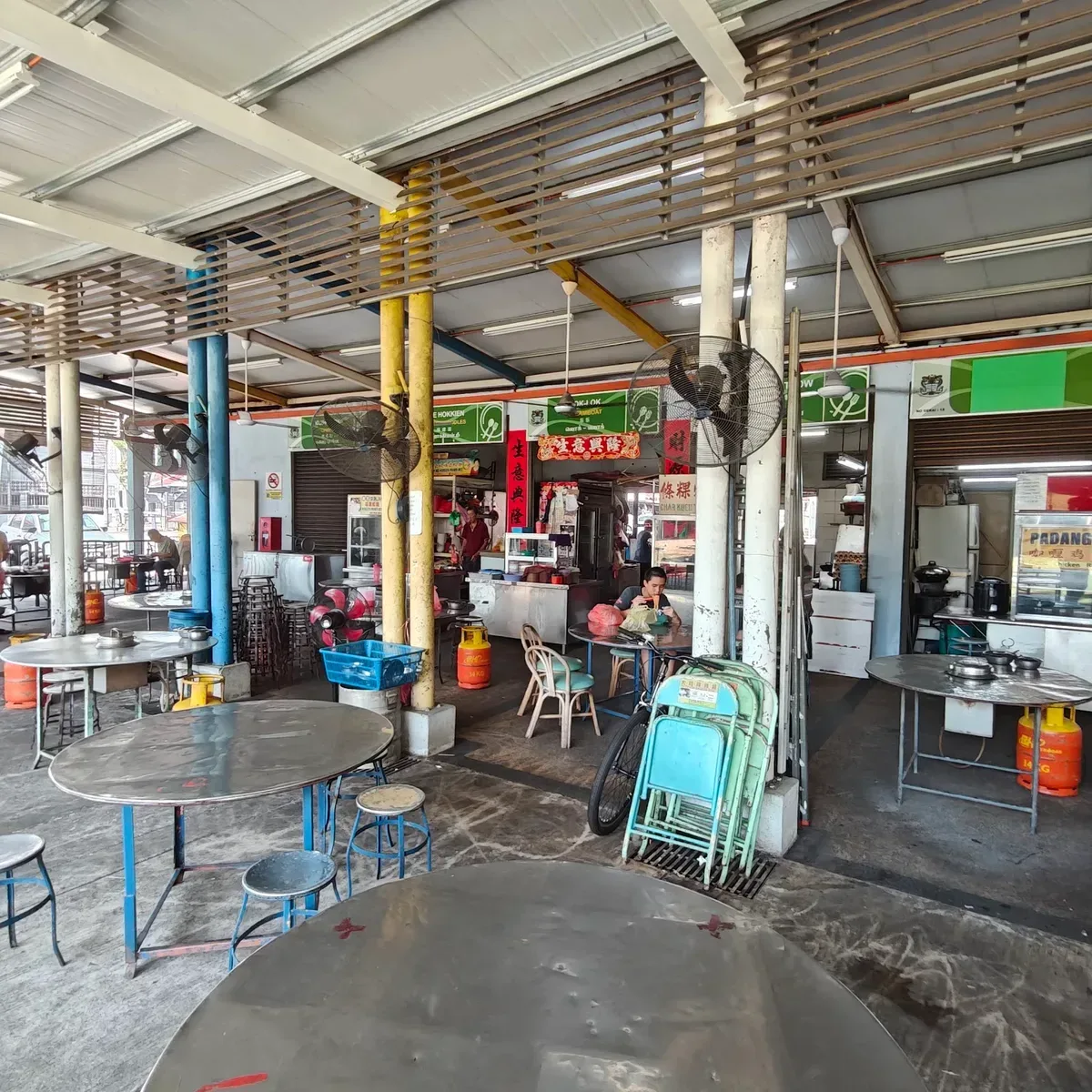 Padang Brown Laksa (Jalan Johor) — interior