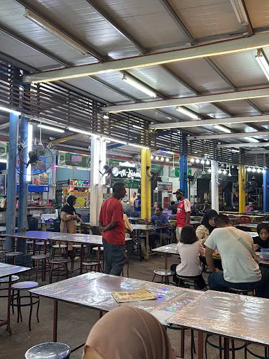 Padang Brown Laksa (Jalan Johor) — interior