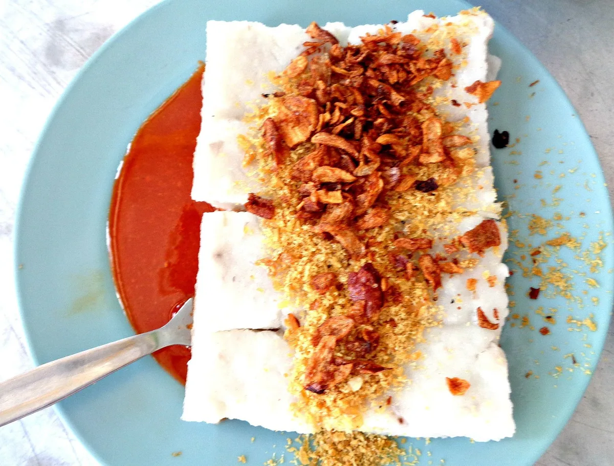 Oh kuih with fried shallots and chilli sauce