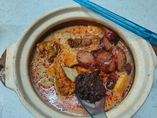 Padang Tembak Claypot Curry Mee is Unique — dish