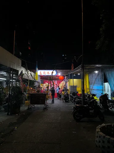 Padang Tembak Claypot Curry Mee is Unique — exterior