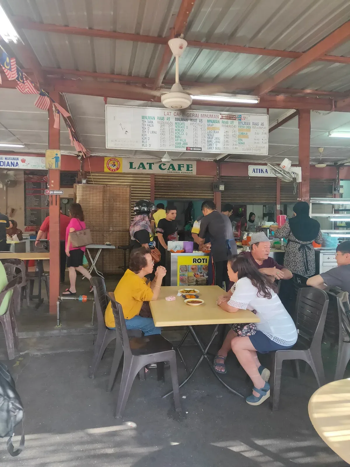 Pak Lan Roti Canai & Murtabak — interior