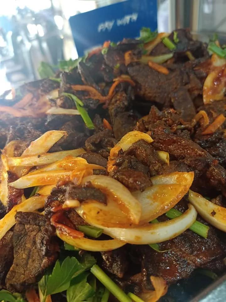 Curry meat with onions