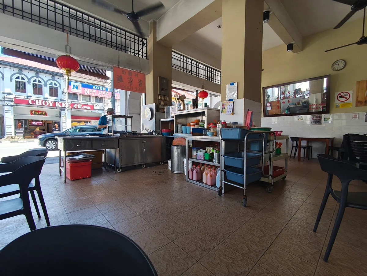 Paris Restaurant (Yin Yau Kui) — interior