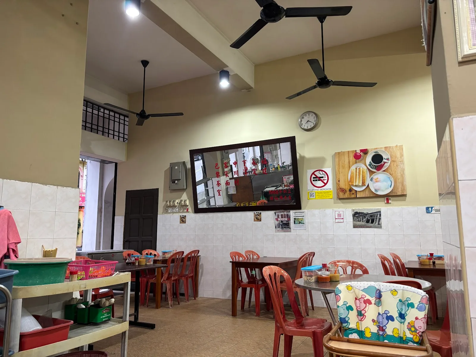 Paris Restaurant (Yin Yau Kui) — interior