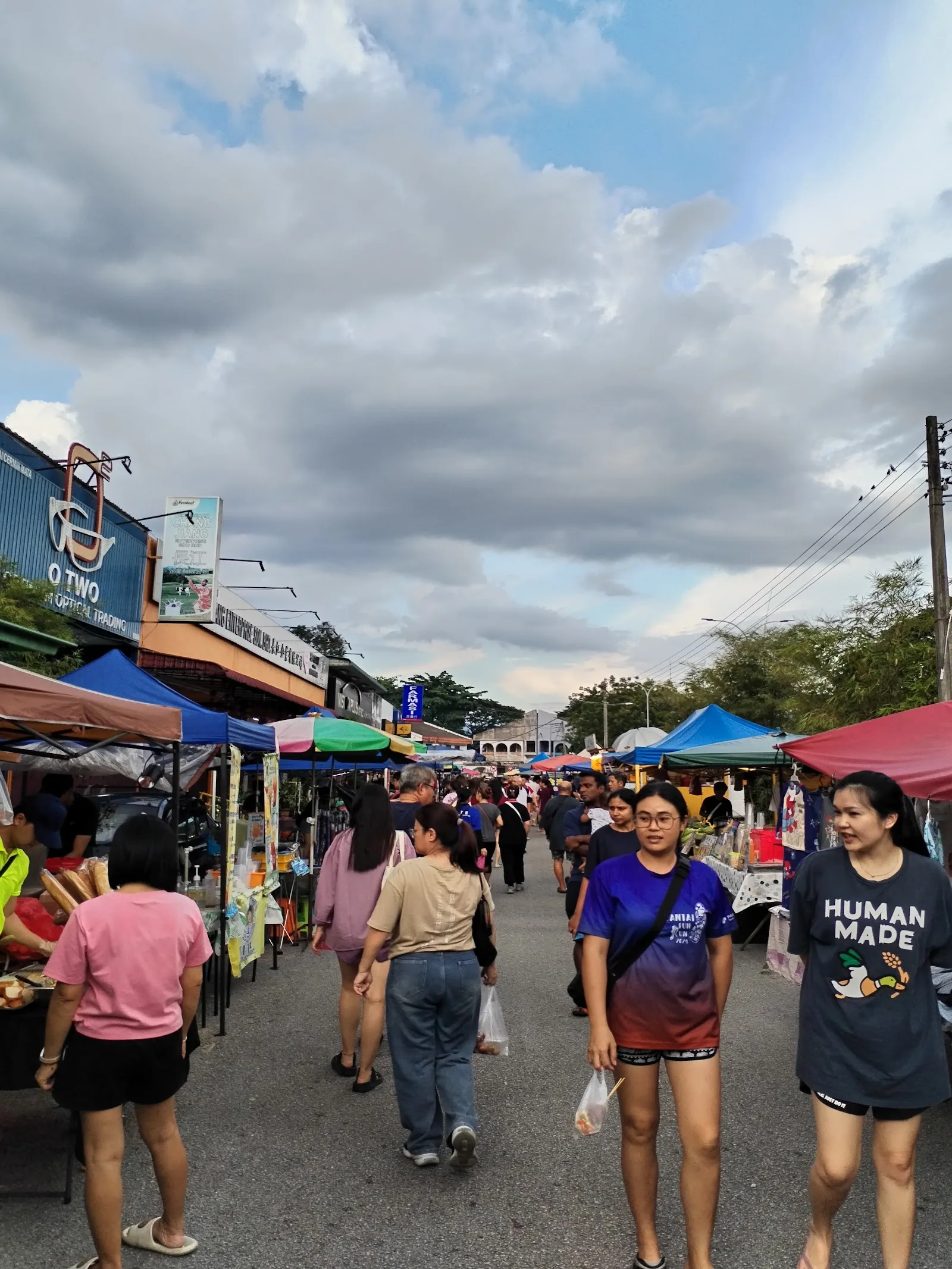 Pasar Malam Taman Pertama — exterior