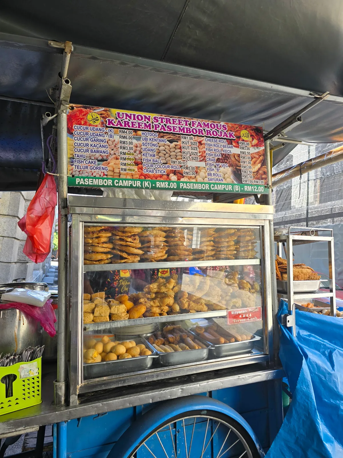 Kareem Pasembur Rojak — fritter cart and signboard