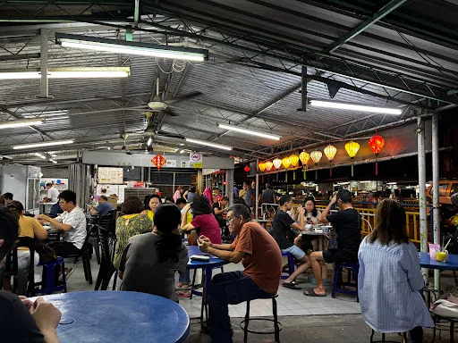 Perak Road Fish Head Beehoon — interior