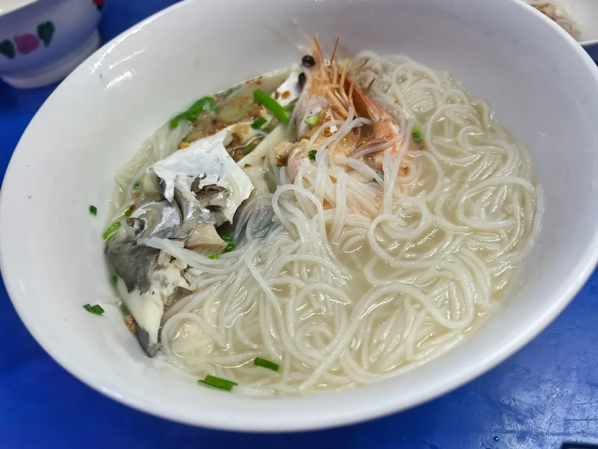Prawn bee hoon soup