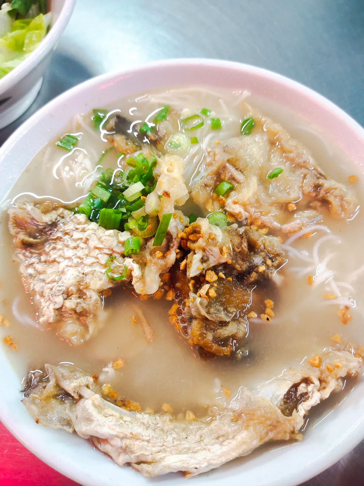 Fried fish head bee hoon