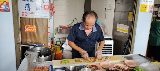 Poh Pia with Crab Meat — people