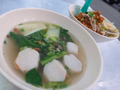 Koay teow th'ng soup with fishballs and greens